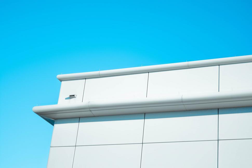 Free Image of A white building with a blue sky 
