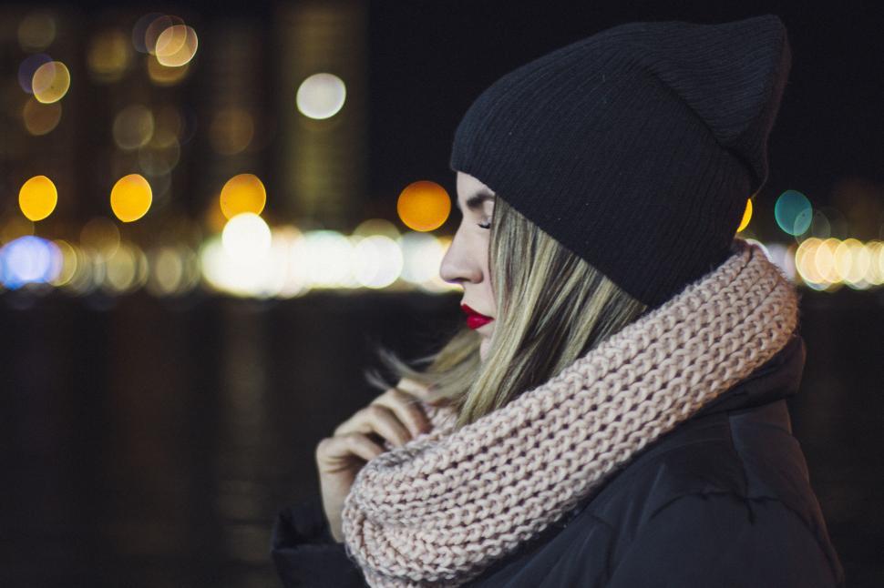 Free Image of A woman wearing a hat and scarf 