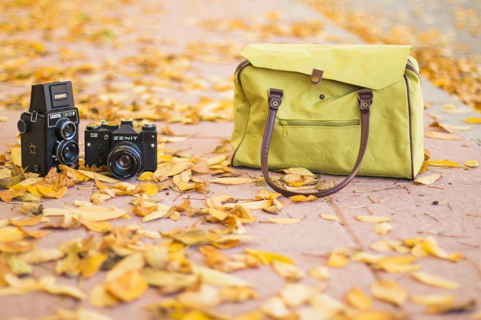 Free Image of A camera and bag on the ground 