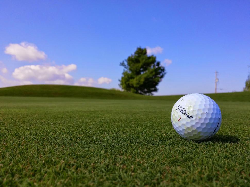 Free Image of A golf ball on the grass 