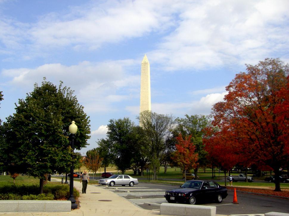Free Image of View of the Washington Monument From a Parking Lot 