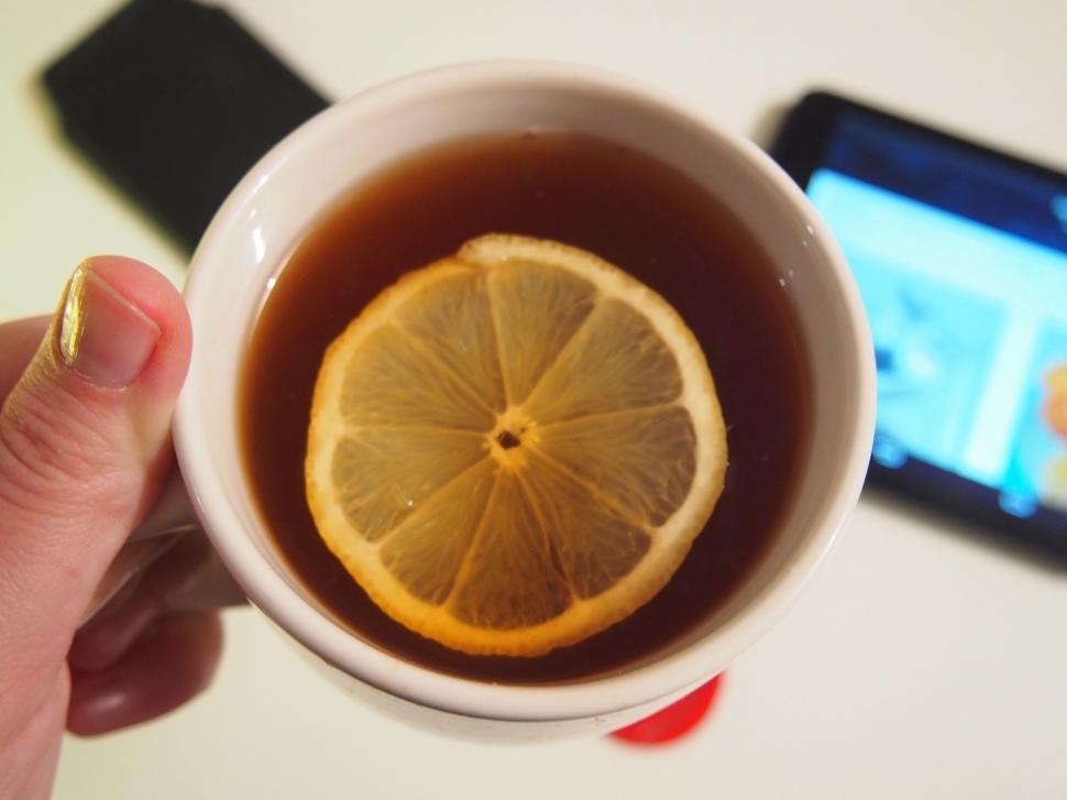 Free Image of A lemon slice in a cup of tea 