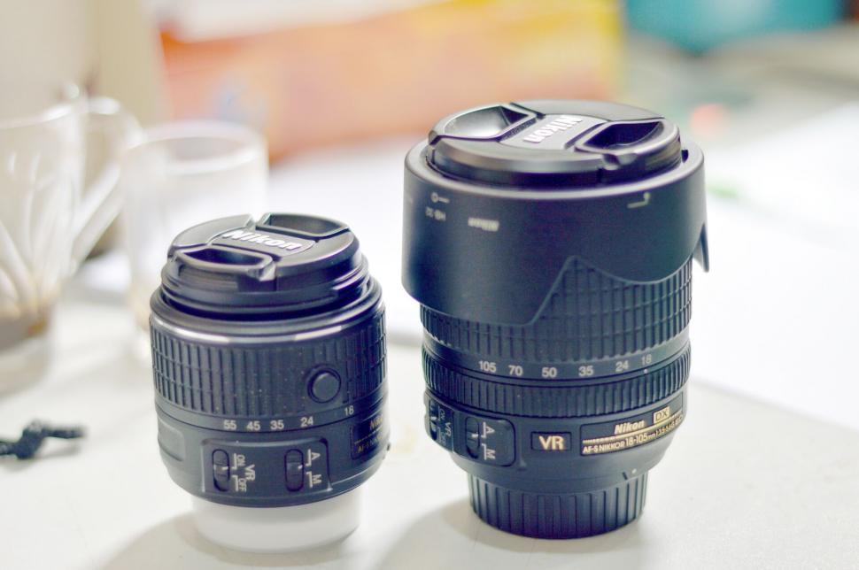 Free Image of A couple of black lenses 
