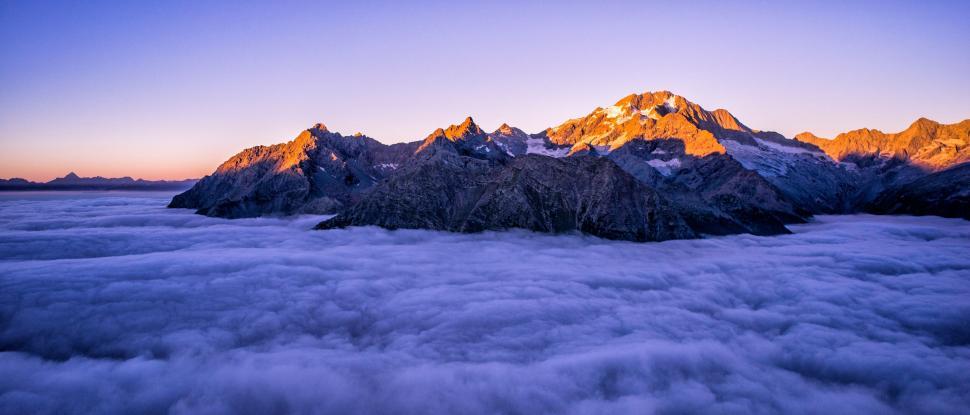 Free Image of A mountain range above clouds 