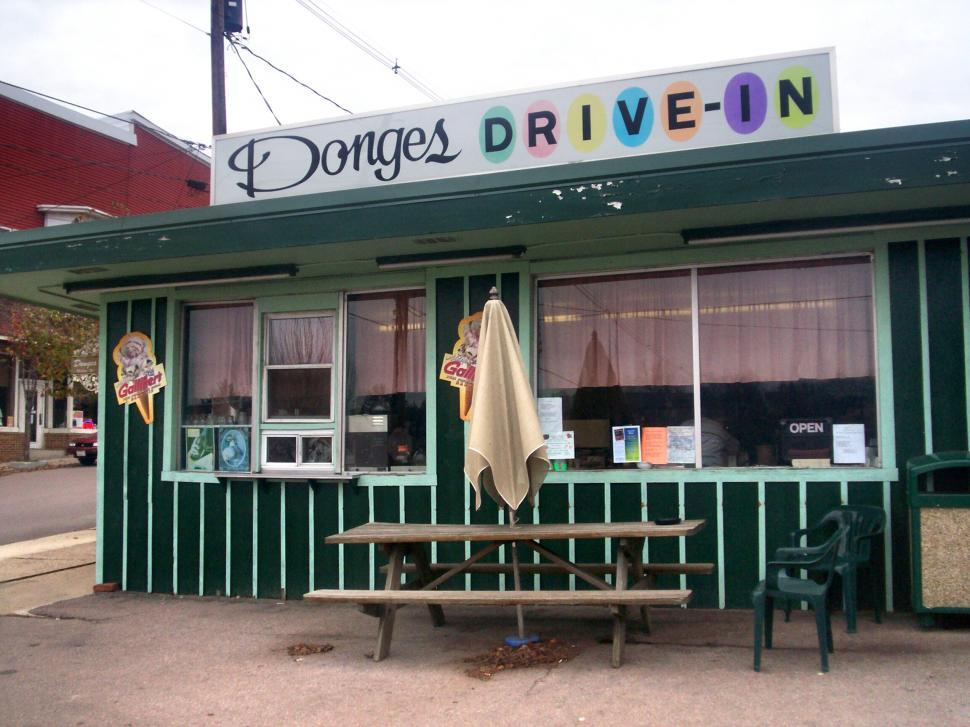 Free Image of Donges cafe 