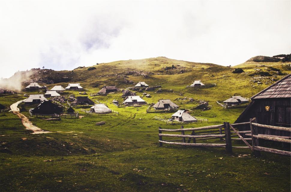 Free Image of A group of houses on a hill 