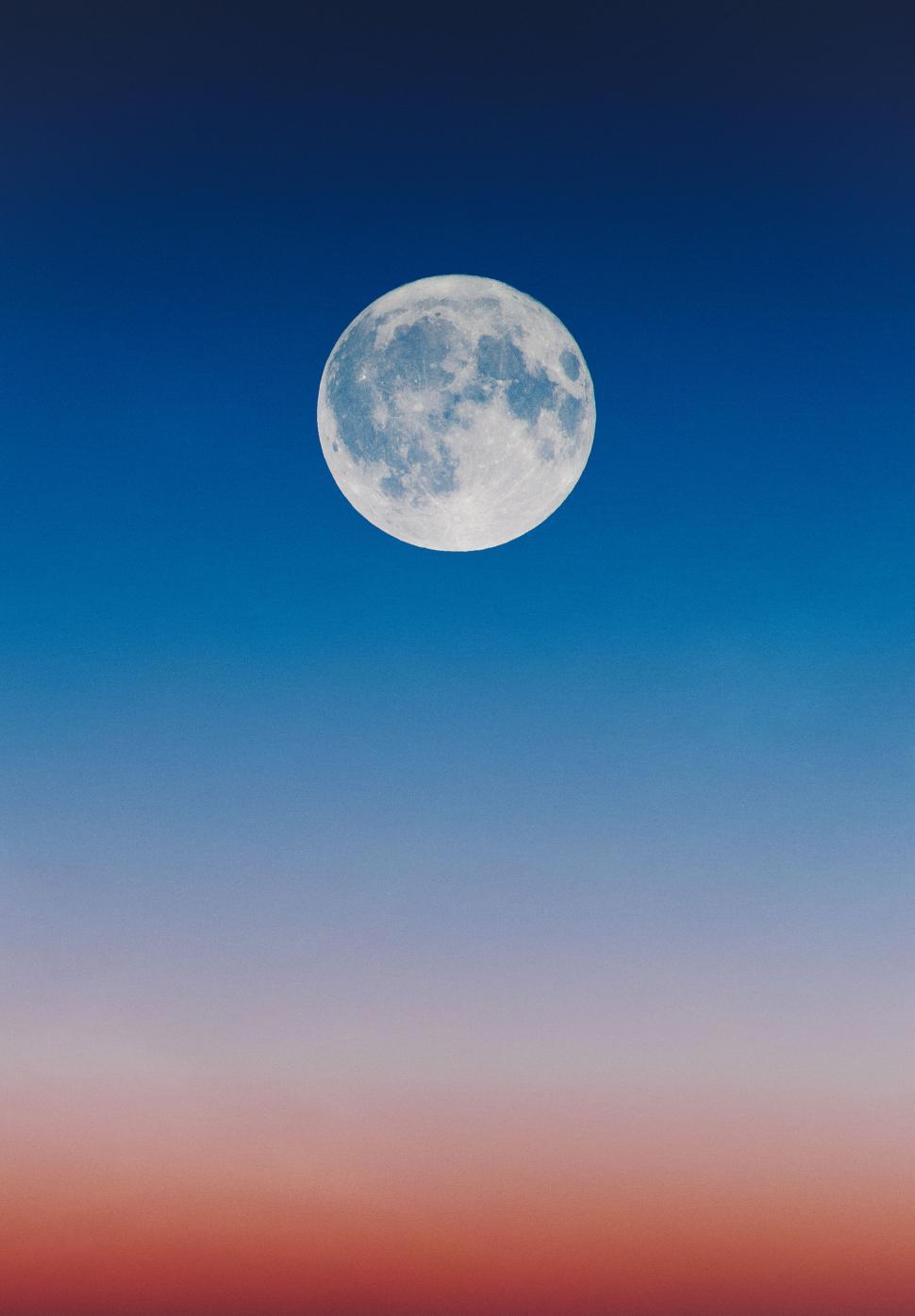 Free Image of A full moon in the sky 