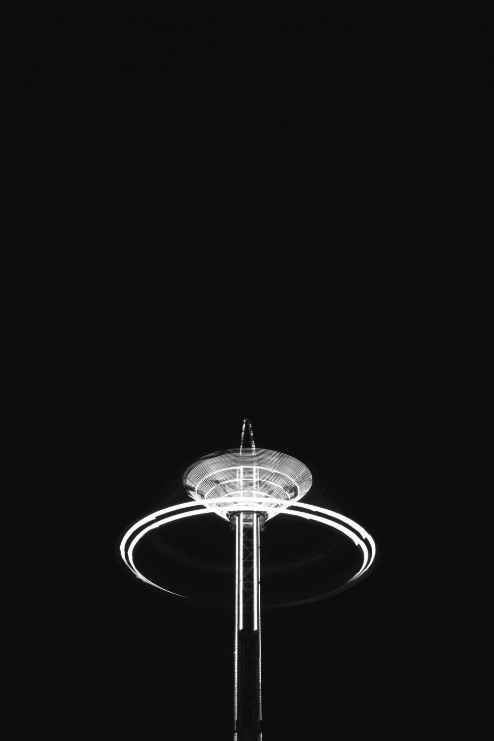 Free Image of A ferris wheel at night 