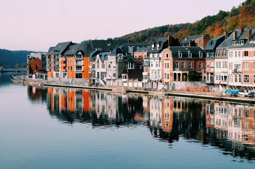 Free Image of A row of buildings next to a body of water 