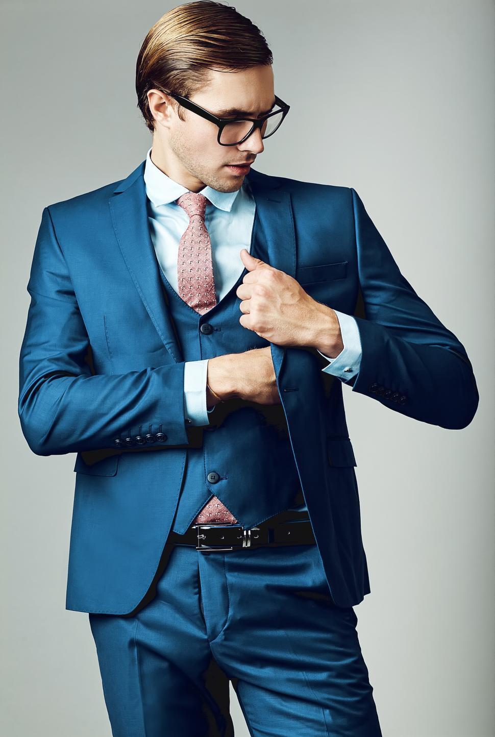 Free Image of A man in a blue suit 
