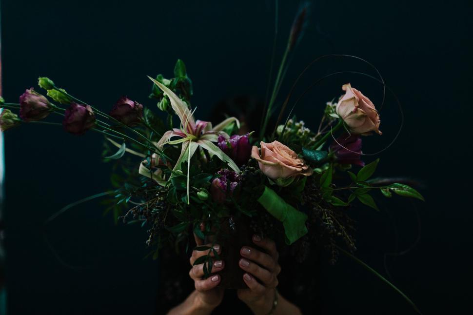 Free Image of A person holding a bouquet of flowers 