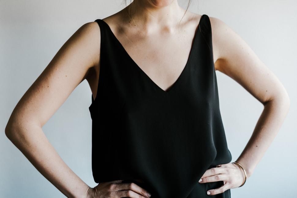 Free Image of A woman wearing a black dress 