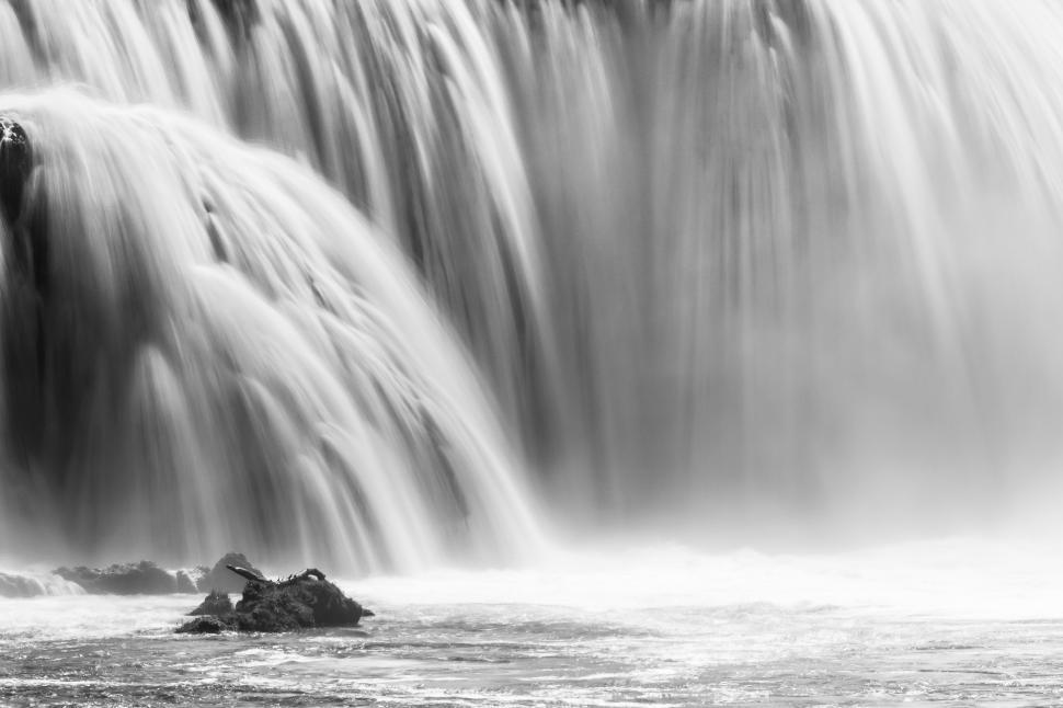 Free Image of A large waterfall with rocks 