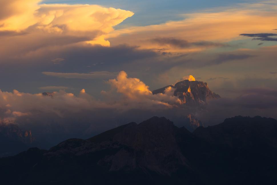 Free Image of Clouds and mountains in the sky 