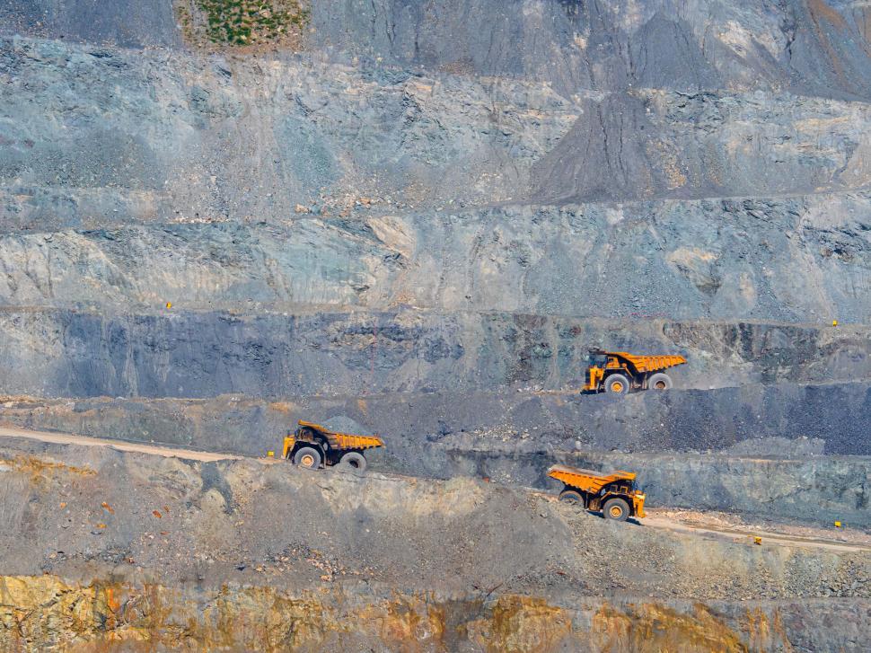 Free Image of A group of trucks in a quarry 