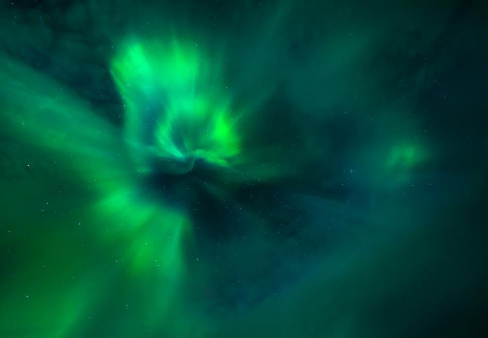 Free Image of Green lights in the sky 
