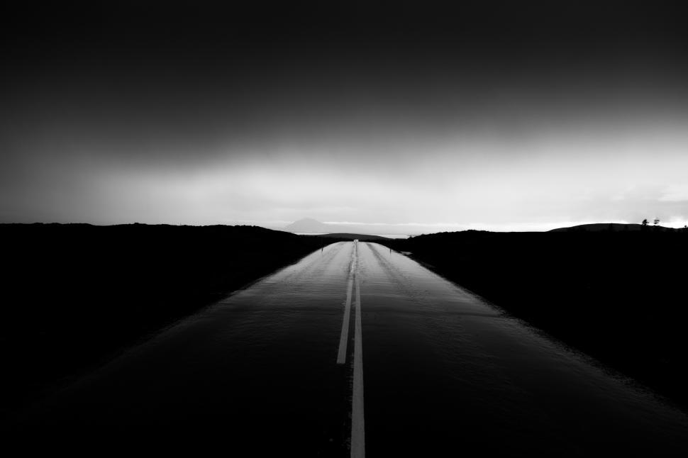 Free Image of A road with a cloudy sky 