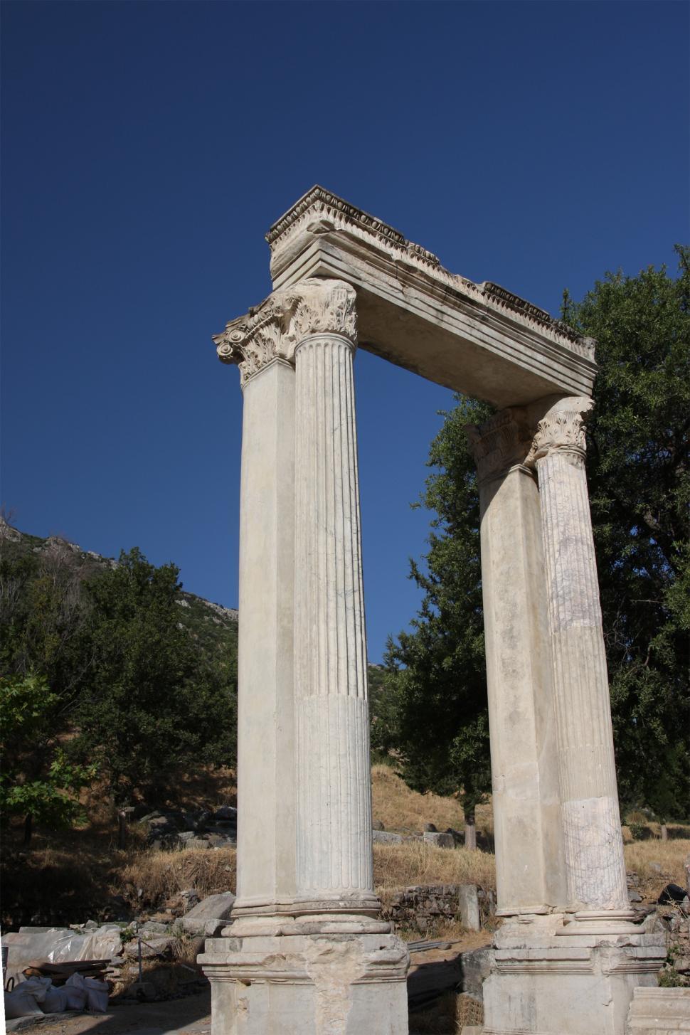 Free Image of Roman Columns 
