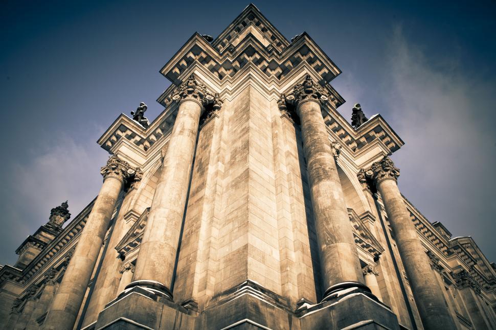 Free Image of A tall building with pillars 