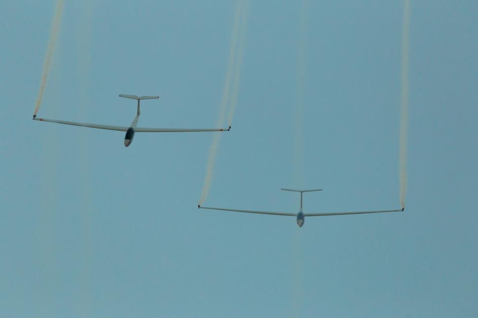 Free Image of Two planes flying in the sky 