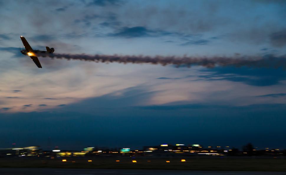 Free Image of A smoke trail in the sky 