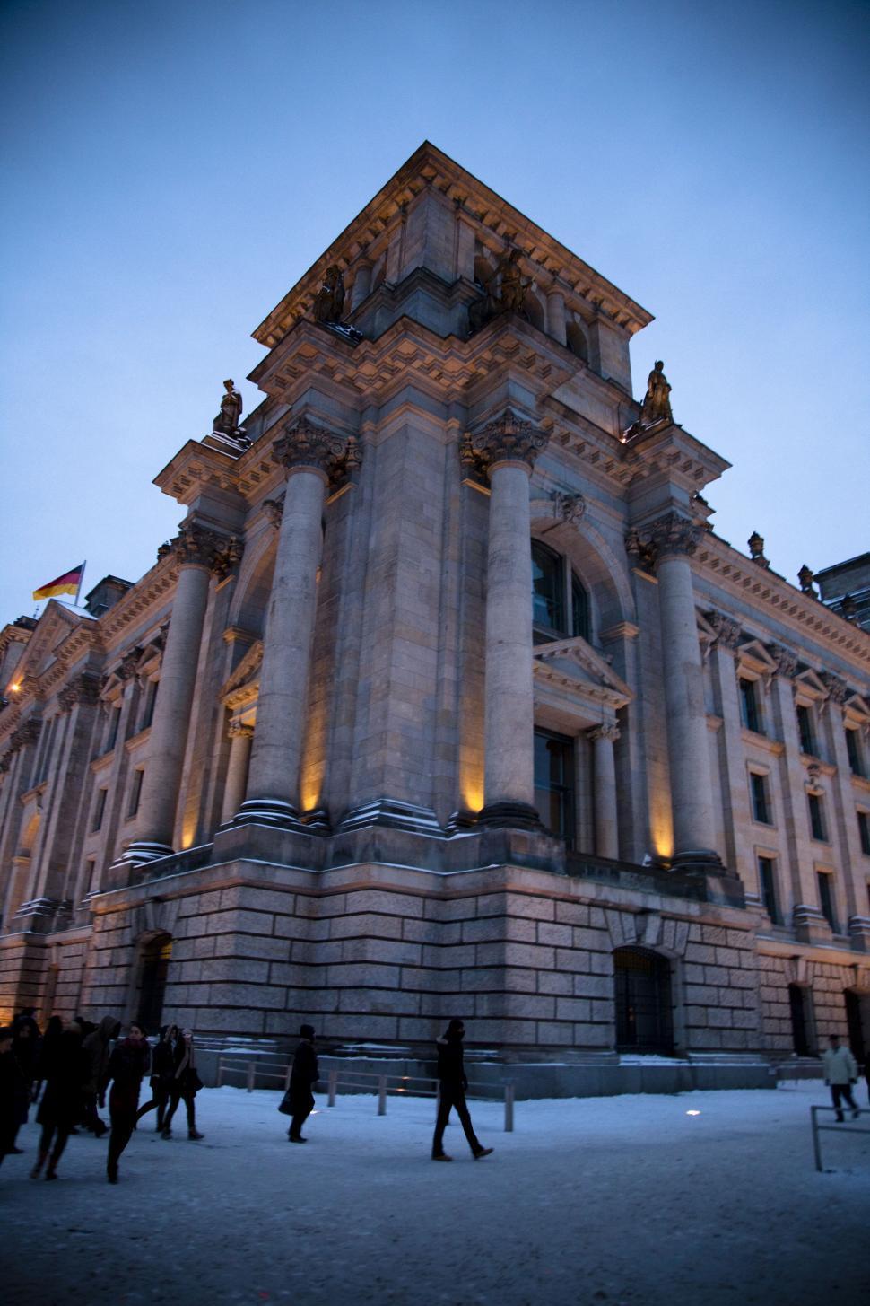 Free Image of Reichtstag Building, Berlin, Germany, with pillars and statues 