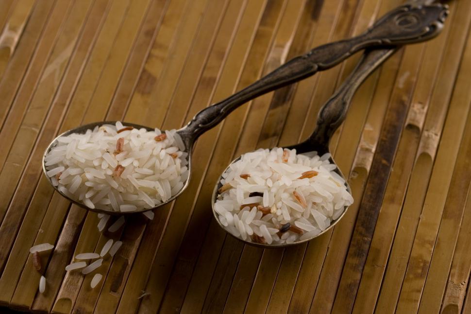 Free Image of Jasmin rice on spoons 