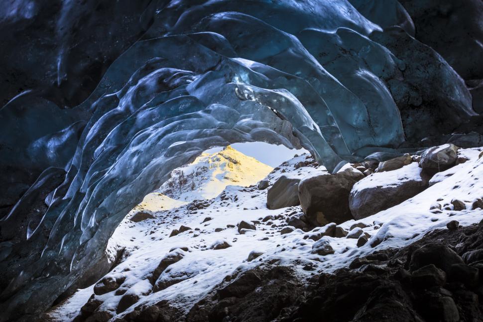 Free Image of A cave with snow and rocks 