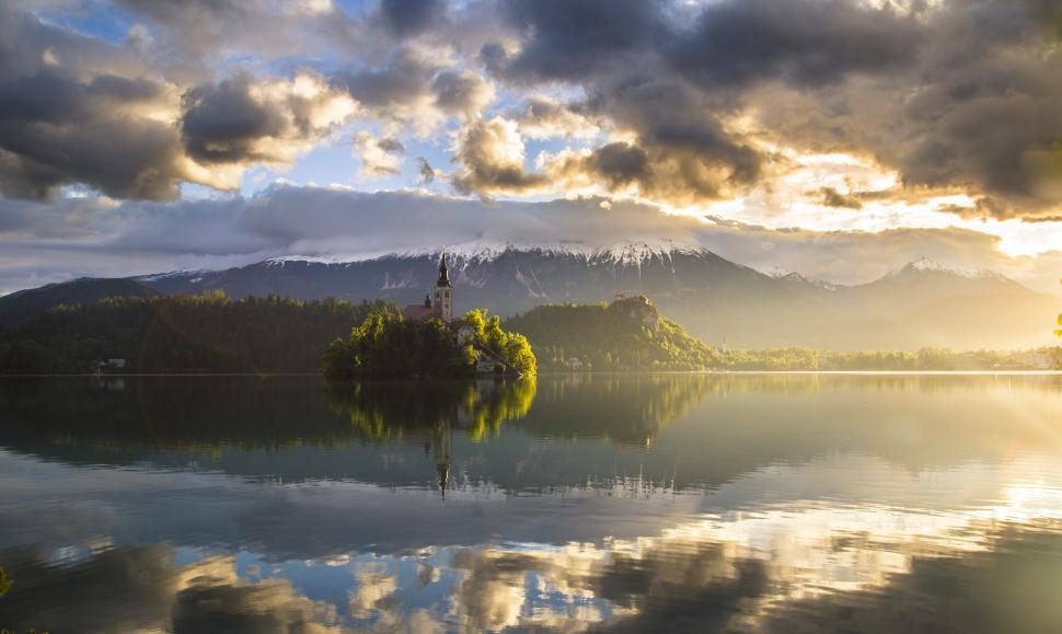 Free Image of A small island with a church on it in the middle of a lake 