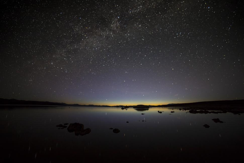 Free Image of A body of water with stars in the sky 