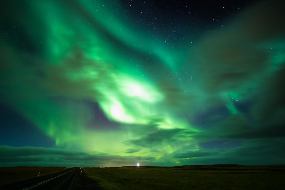 Free Image of Green Northern Lights in the sky 