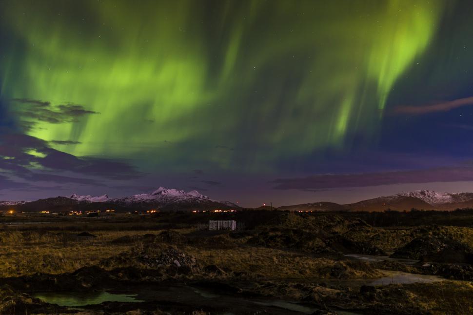 Free Image of Green lights in the sky - Northern Lights 