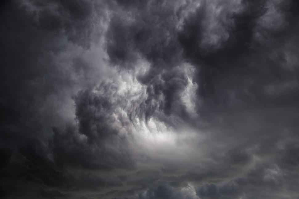 Free Image of Dark clouds in the sky 
