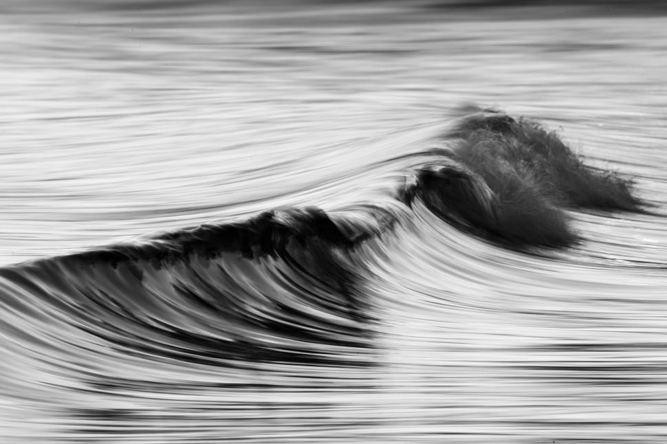 Free Image of A wave in the ocean 