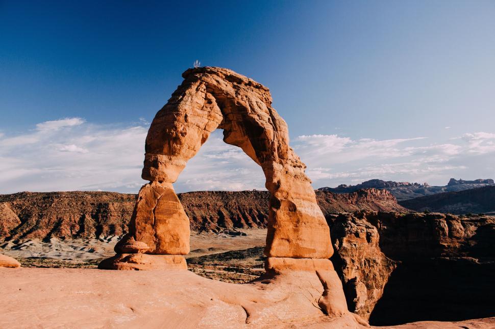 Free Image of A rock arch in the desert 
