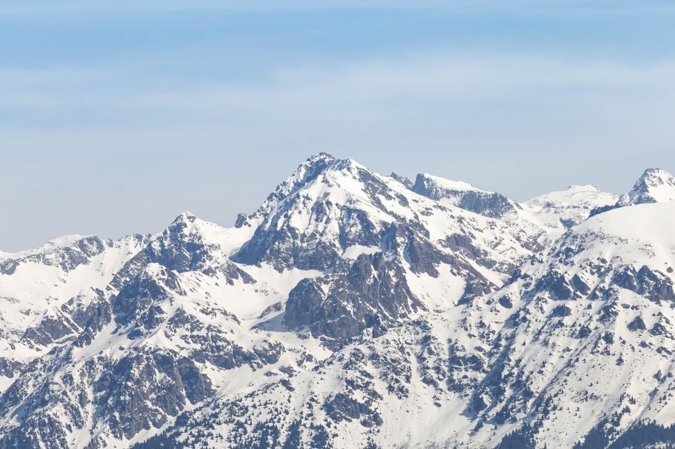 Free Image of A snowy mountain tops with blue sky 