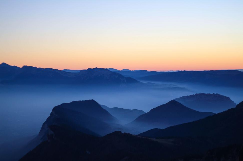 Free Image of A mountain range with fog 