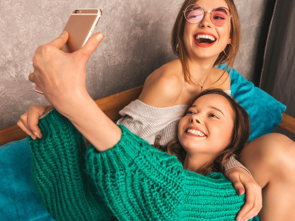 Free Image of A couple of women taking a selfie 