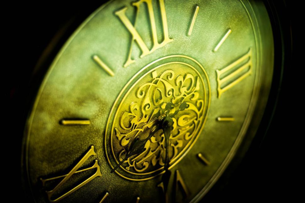 Free Image of A clock with roman numerals 