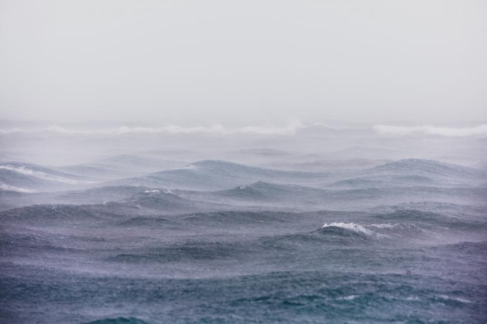 Free Image of Waves in the ocean with waves 