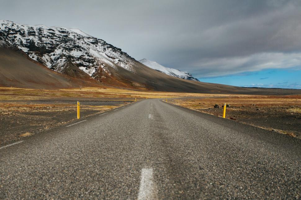 Free Image of A road leading to a snowy mountain 