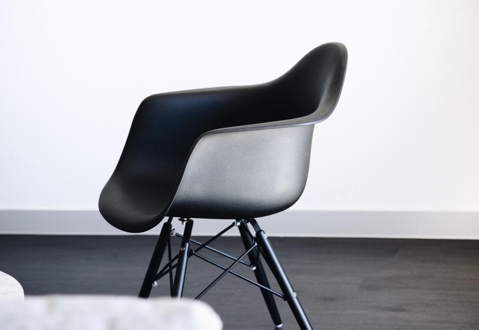 Free Image of A black chair in a room 