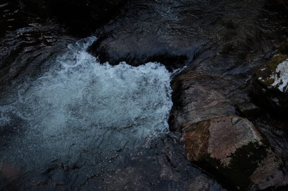 Free Image of A river flowing through rocks 