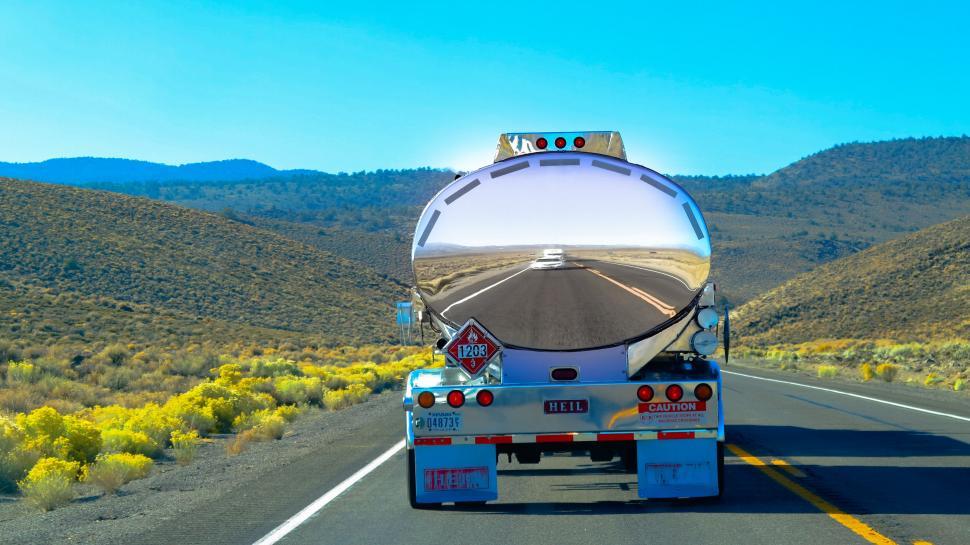 Free Image of A truck on the road 