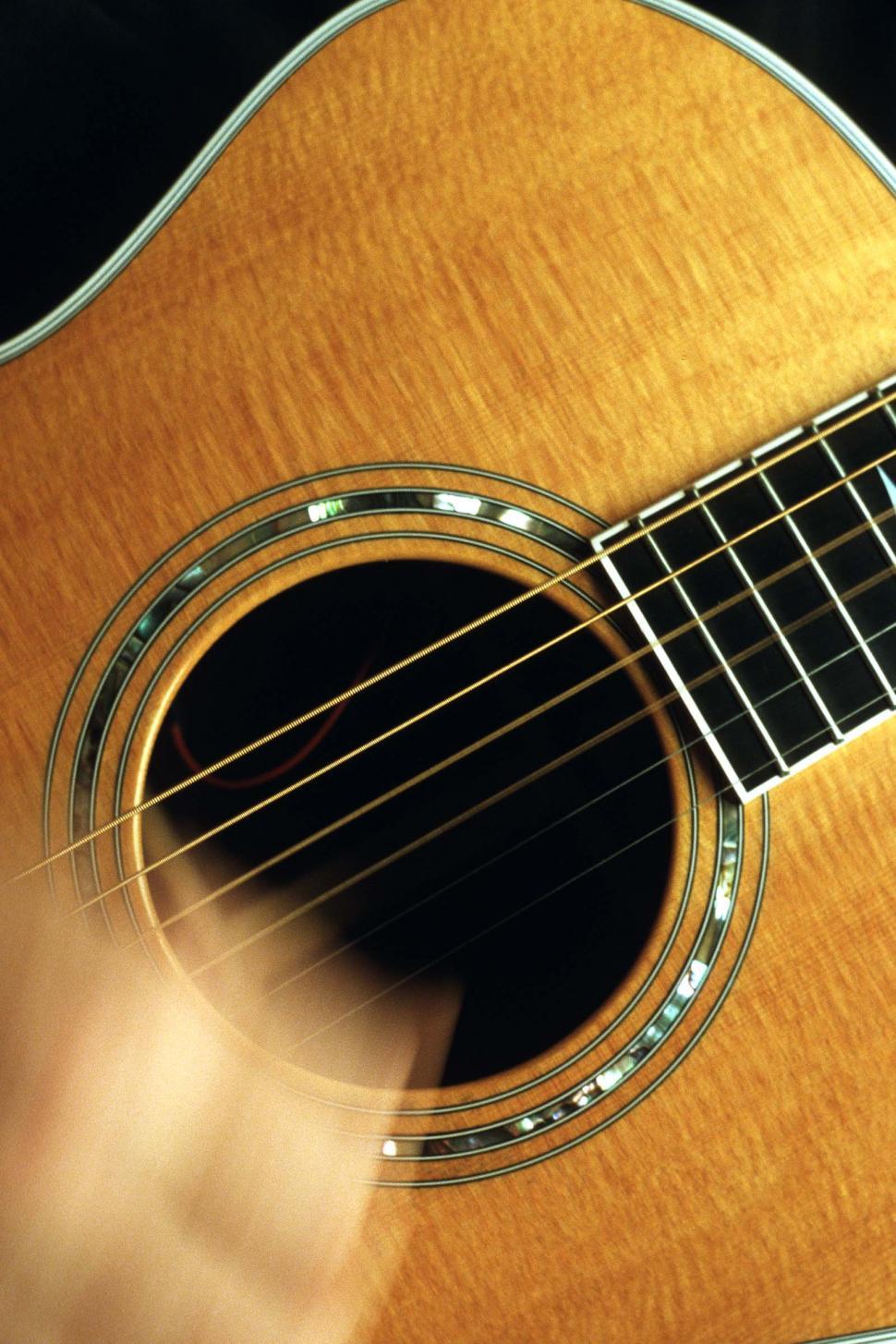 Free Image of Guitar with blurred strum 