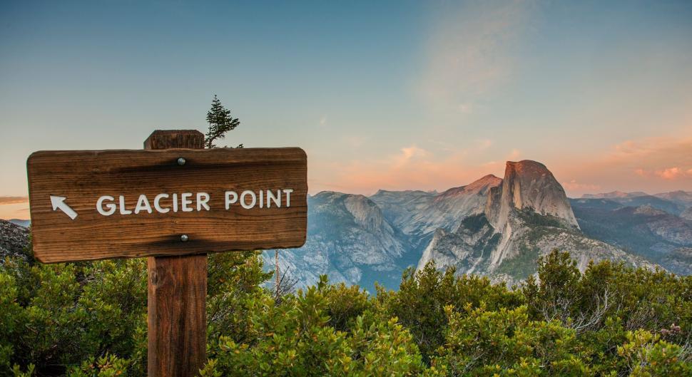 Free Image of A sign with mountains in the background 