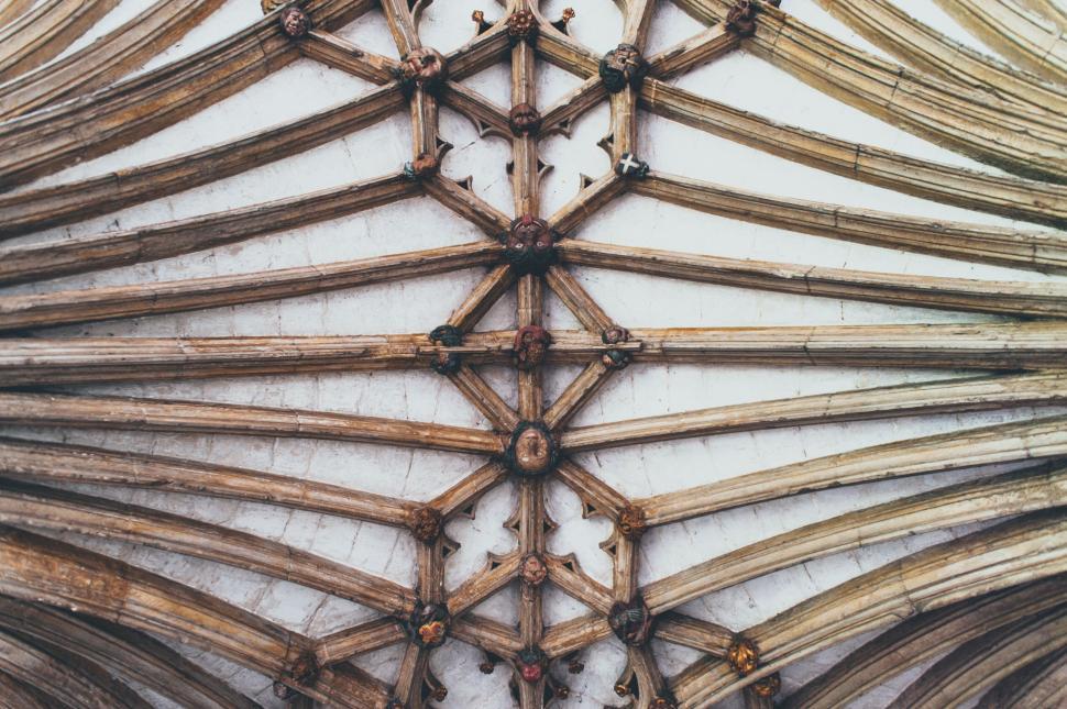 Free Image of A ceiling with wood beams and crosses 