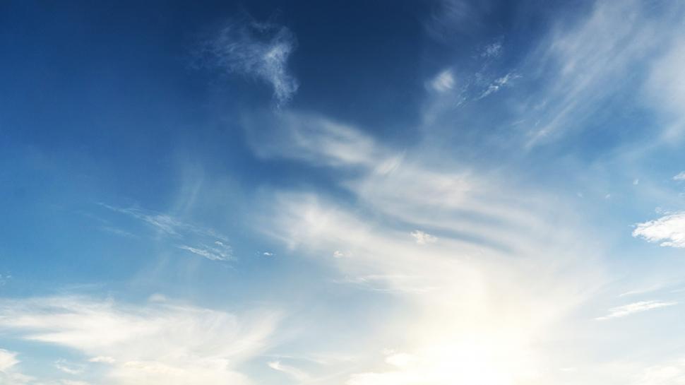 Free Image of A blue sky with white clouds 