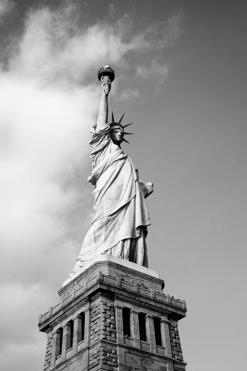 Free Image of A statue of liberty with a torch 