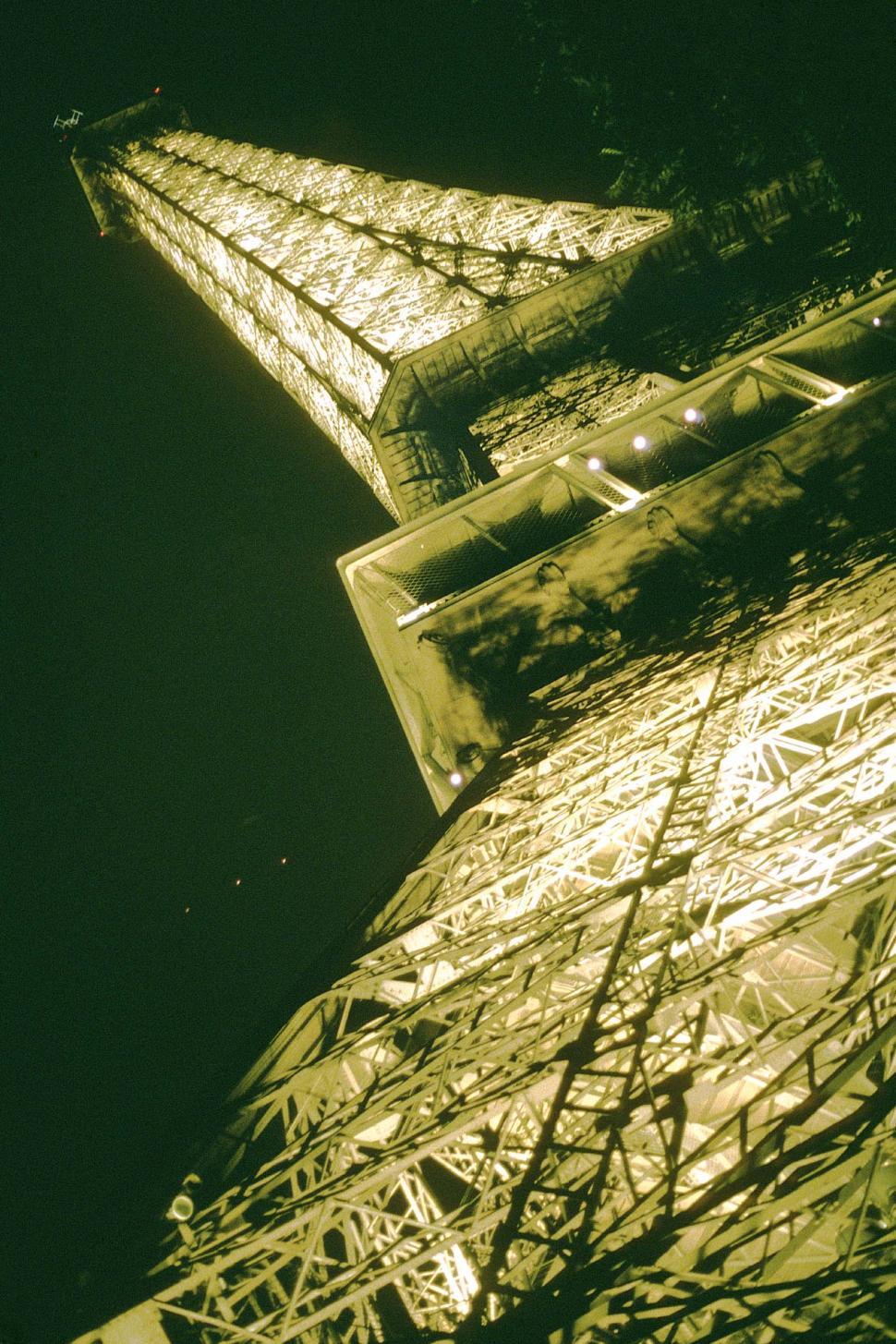 Free Image of Illuminated Eiffel Tower 